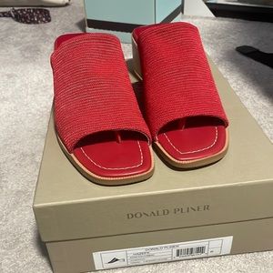 New never worn Donald Pliner Mules